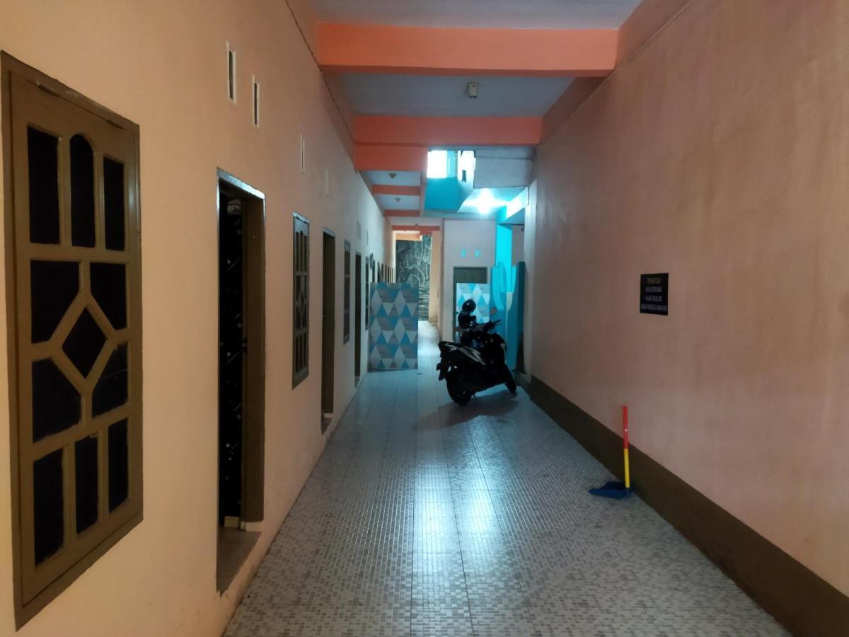Oyo 92231 Penginapan Tanjung Alang Syariah Makassar Exteriör bild
