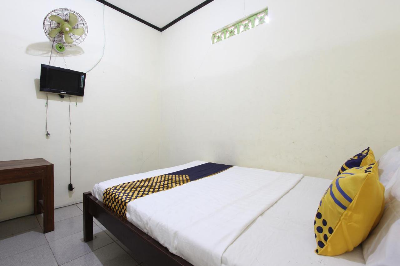 Oyo 92231 Penginapan Tanjung Alang Syariah Makassar Exteriör bild