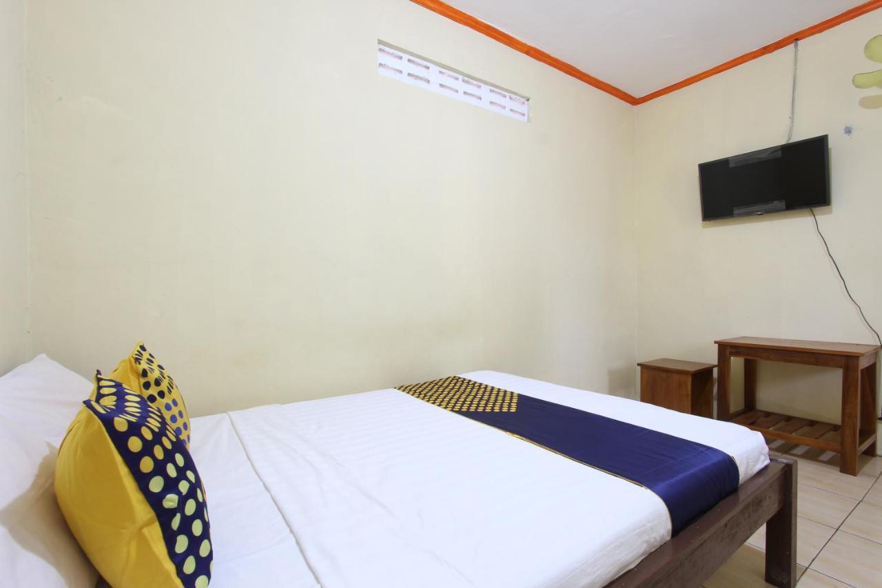 Oyo 92231 Penginapan Tanjung Alang Syariah Makassar Exteriör bild