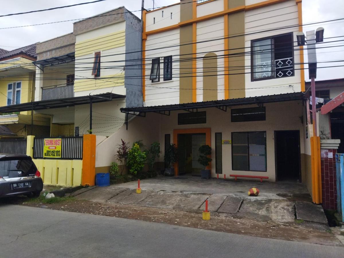 Oyo 92231 Penginapan Tanjung Alang Syariah Makassar Exteriör bild