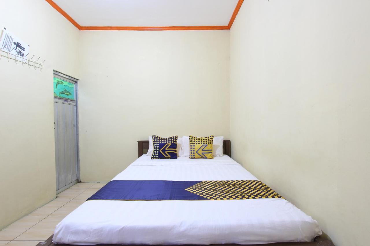 Oyo 92231 Penginapan Tanjung Alang Syariah Makassar Exteriör bild