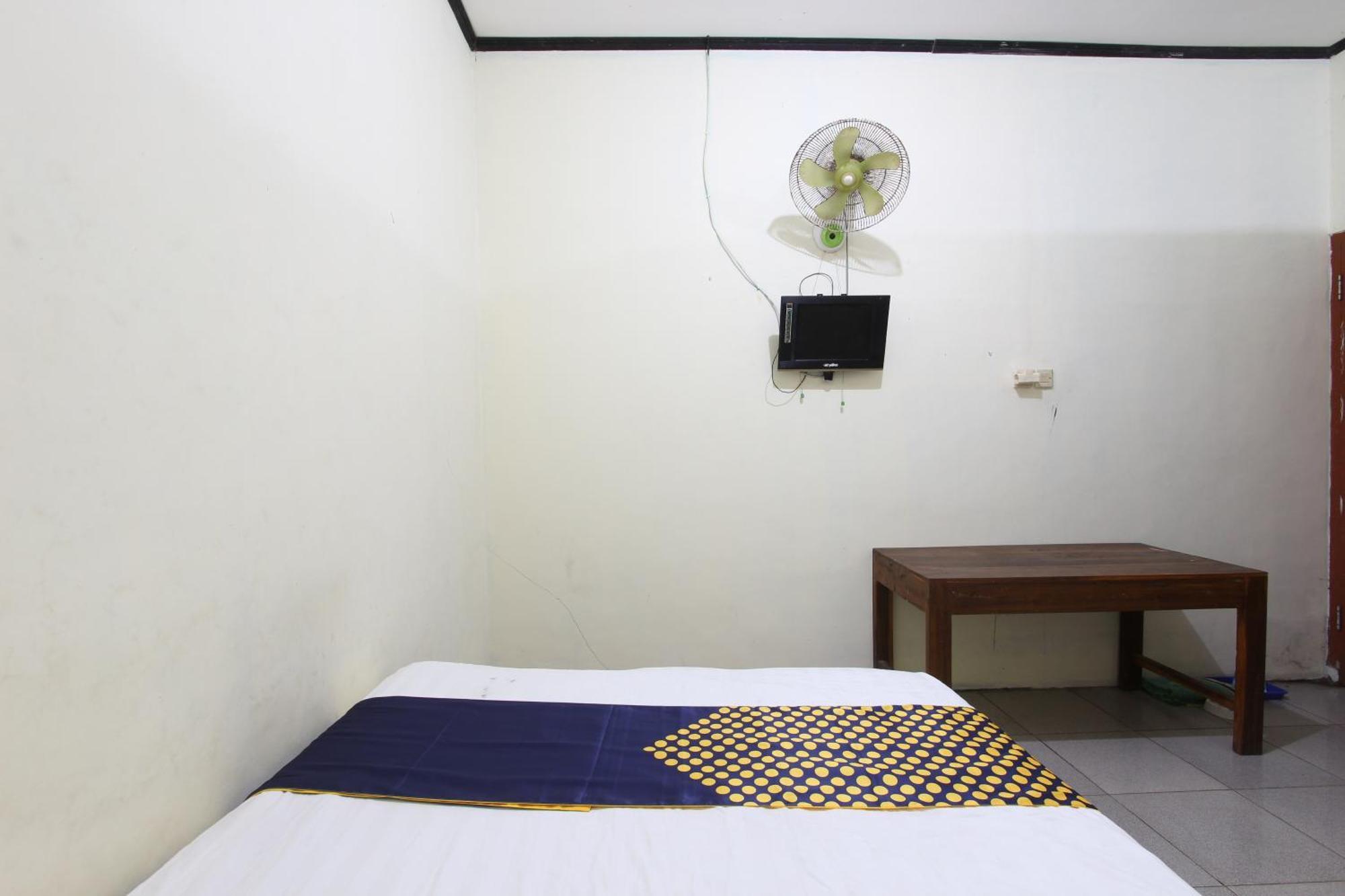 Oyo 92231 Penginapan Tanjung Alang Syariah Makassar Exteriör bild