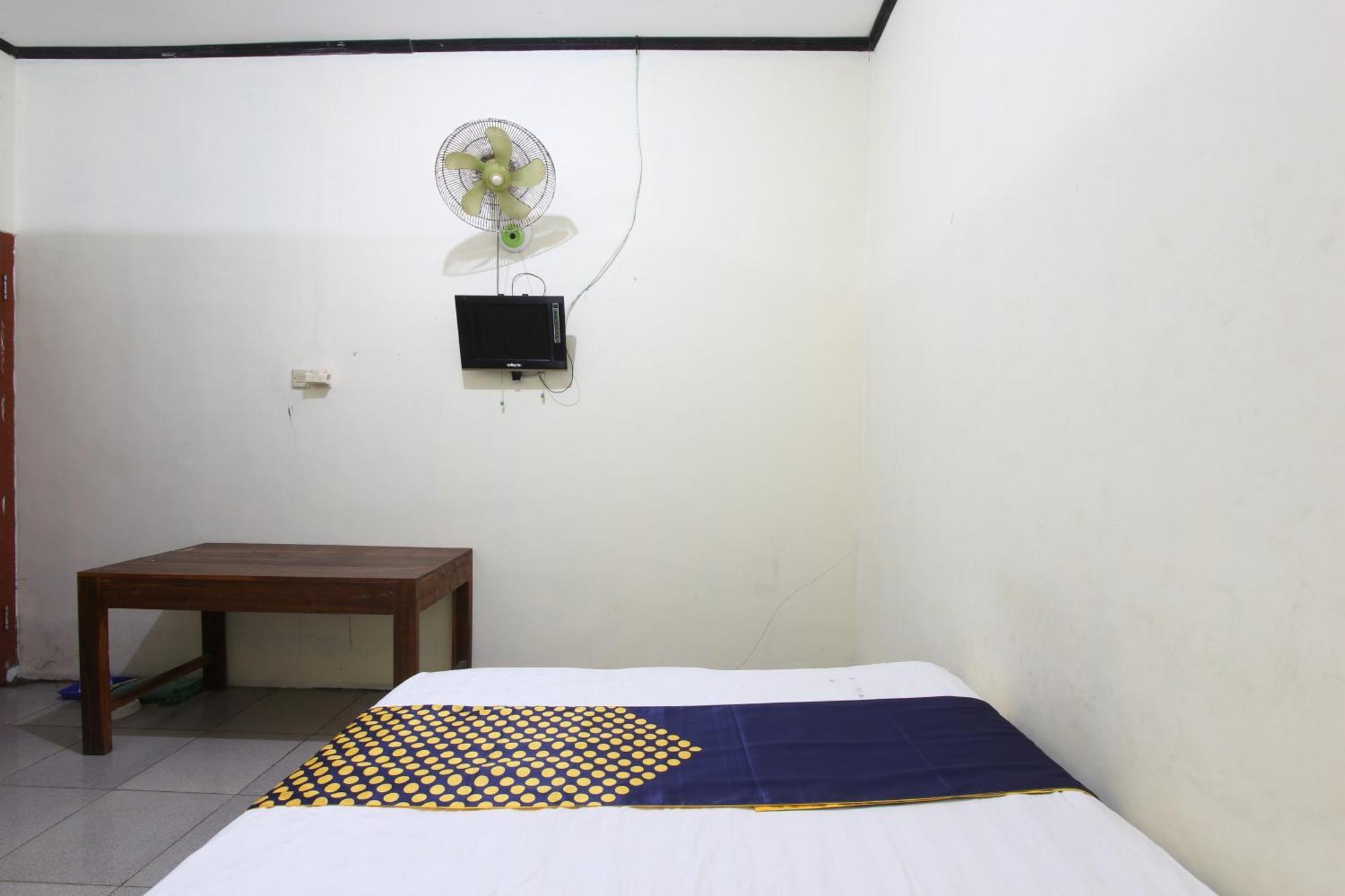 Oyo 92231 Penginapan Tanjung Alang Syariah Makassar Exteriör bild