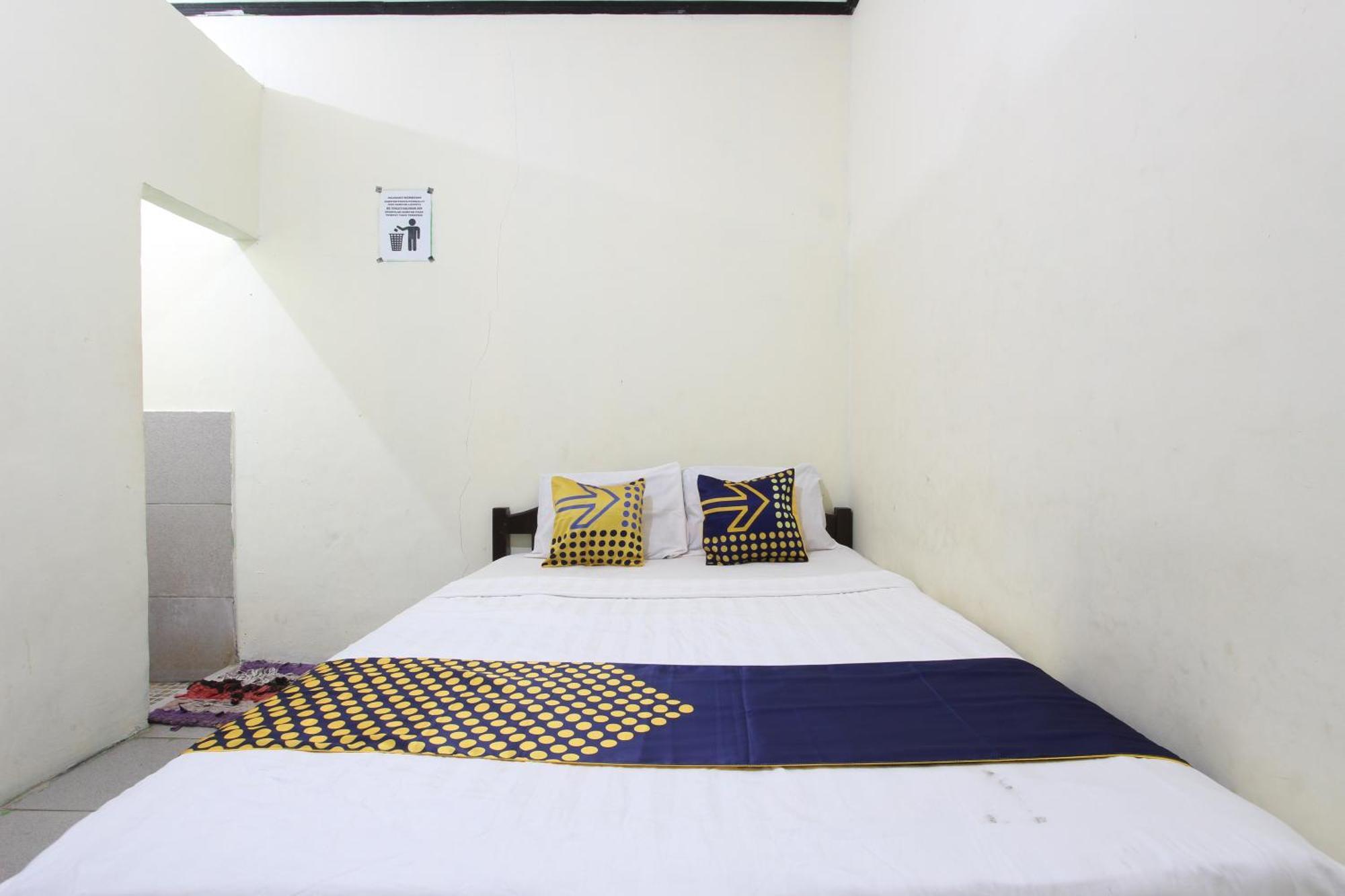 Oyo 92231 Penginapan Tanjung Alang Syariah Makassar Exteriör bild