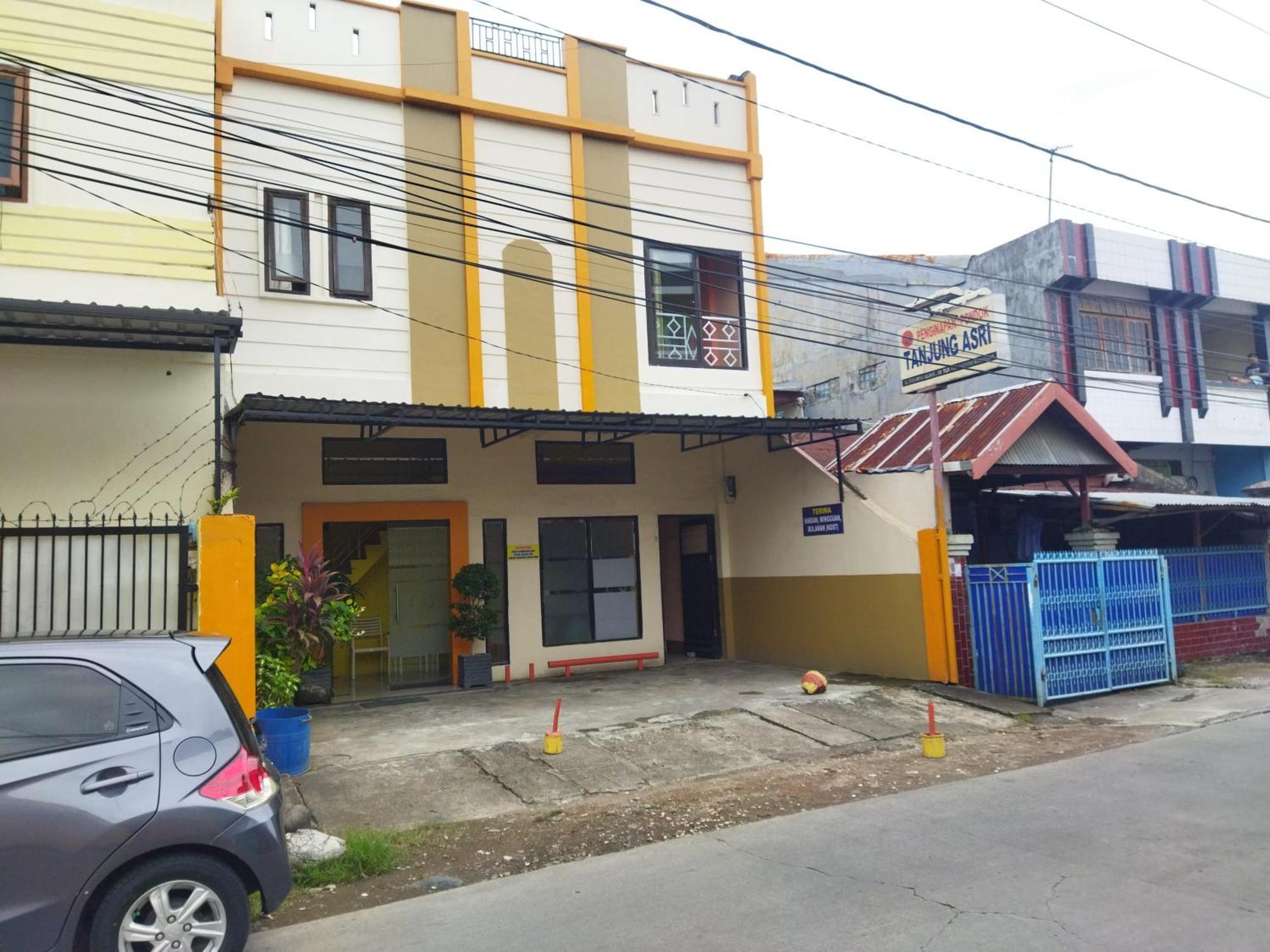 Oyo 92231 Penginapan Tanjung Alang Syariah Makassar Exteriör bild